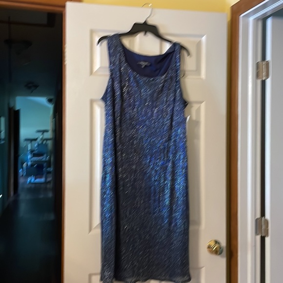 Navy blue glittery mother of the bride/ groom dress. Brand new never worn - Picture 4 of 6